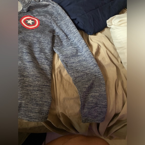 Captain America sweater (Boys 34/36) - Picture 8 of 8